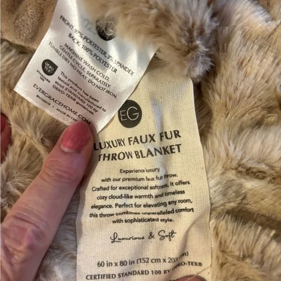 EVERGRACE Faux Rabbit Fur Throw Blanket 60x80 Beige Plush Reversible Velvet - Picture 7 of 15